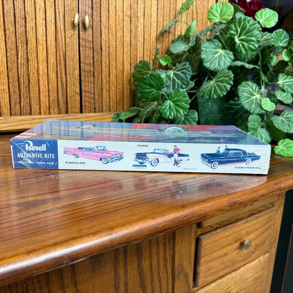 Revell Lincoln Futura Model Kit Blue New Sealed 1270 Concept Car